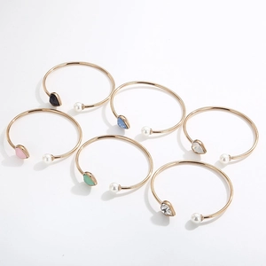 Rose gold heart-shaped gemstone open bangle with white pearls for women