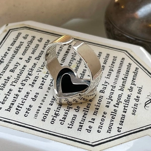 Detail of adjustable S925 silver ring featuring a black heart stone and engraved band