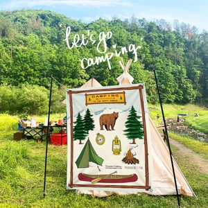 Tapisserie de camping esthétique avec illustrations vintage d'ours et de forêt
