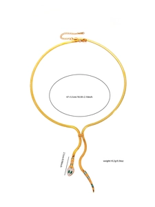 Détail du collier serpent avec yeux en pierres vertes et dimensions de 47+5,5cm
