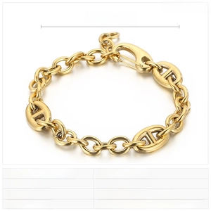 Detail showing 8mm gold punk chain bracelet specs with 225mm length and stainless steel link