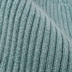 Strukturierte gerippte Strickmütze in Salbeigrün aus weichem Mohair-Wollgemisch