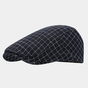 Détail de la casquette plate bleu marine à carreaux en coton respirant de style rétro