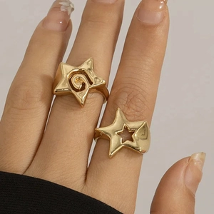 Bagues étoile en spirale et ajourées en acier inoxydable plaqué or 18 carats