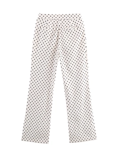 Vue détaillée du pantalon à pois taille haute avec deux poches arrière et coutures soignées