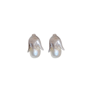 French vintage silver flower stud earrings with white pearls on a clean white background