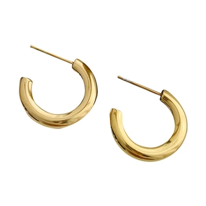 Minimalist chunky C-shaped golden metal hoop earrings with high-polished finish