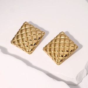 Elegant 18k gold plated quilted pattern square stud earrings in polished stainless steel
