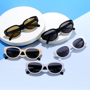 Retro cat eye sunglasses in black, white and purple with thick frames for women