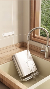Washable kitchen knife rack with detachable design for easy cleaning and hygiene