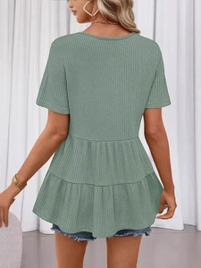 Haut péplum vert sauge en maille gaufrée avec col en V au dos pour femme