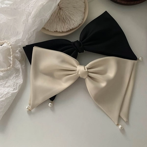 Elegant large bow hair clips with pearls in black and cream beige, high-end hair accessories