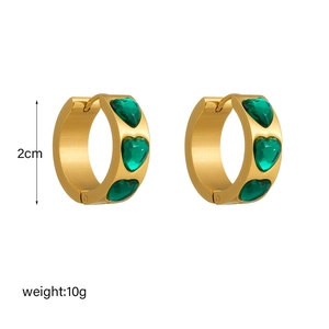 Gold-plated stainless steel earrings with emerald green heart crystals, 2cm diameter