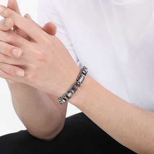 Men's vintage silver stainless steel chain bracelet with textured geometric links