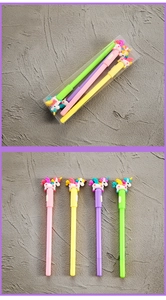 Detail view of 4-pack glowing unicorn pens in pink, yellow, purple and green colors