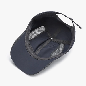 Berretto da baseball leggero in mesh traspirante con fibbia in metallo regolabile per sport