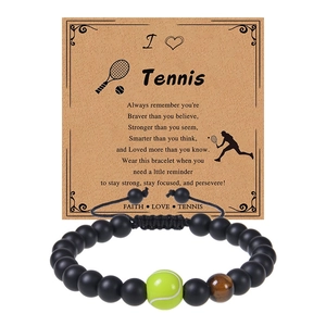 Vue détaillée du bracelet de tennis en œil de tigre 8mm avec pierres mates noires sur carte