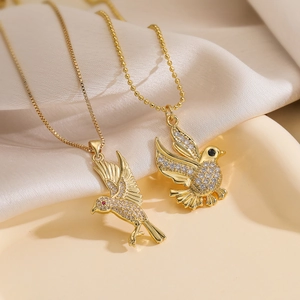 Bird Pendant Necklace Copper Plated 18K Gold Sparkling Zircon Micro-Inlaid Dainty Clavicle Chain Animal Jewelry For Women