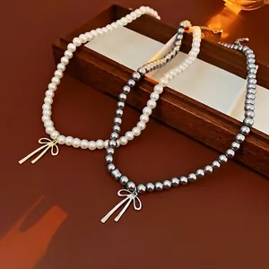 Collier de perles nœud vintage français en tons or et argent avec pendentif élégant
