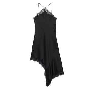 Robe Maxi En Satin Noir Avec Bordure En Dentelle Fines Bretelles Col En V Ourlet Asymétrique Élégante Tenue De Soirée Femmes