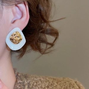Close-up of pearl acetate leopard earring with 18k gold plating worn by model