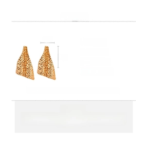 Spécifications des boucles d'oreilles triangulaires dorées irrégulières en fer