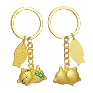 Golden Maneki Neko cat keychain with fish pendants made of polished metal material