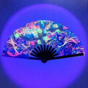 Éventail pliant en bambou noir avec motif Arbre de Vie fluorescent aux couleurs néon