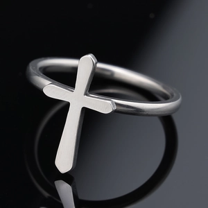 Anello croce in acciaio inossidabile argento lucido da donna con stile minimalista