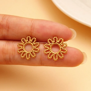 18K gold-plated stainless steel sunflower stud earrings with textured bead details