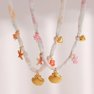 Collana a nastro bianco con ciondoli a conchiglia cuore stella placcati oro 18K