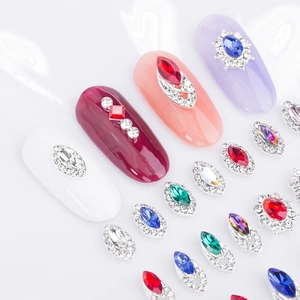 Strass per nail art in lega assortiti con gemme multicolori e montature in argento