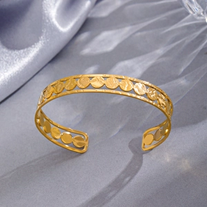 Three-layer 14K gold-plated C-shaped open cuff bracelet with hammered metal discs
