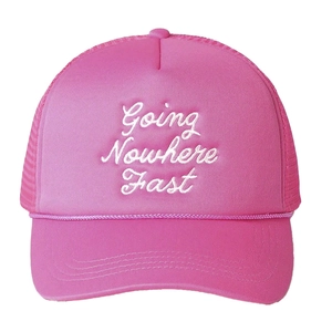 Cappello trucker rosa acceso con ricamo bianco Going Nowhere Fast e rete posteriore