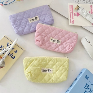 Lot de trousses à maquillage matelassées losanges en violet rose et jaune