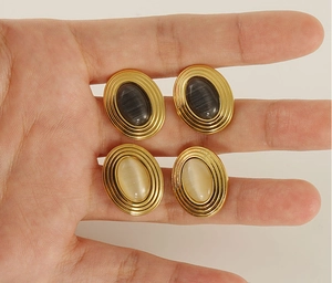 Boucles d'oreilles vintage en acier doré avec pierres oeil de chat noires et blanches