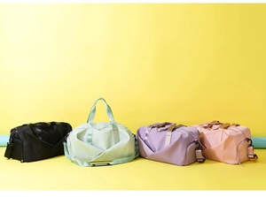 Sacs de sport en nylon imperméable noir, vert, violet et rose avec bandoulière réglable