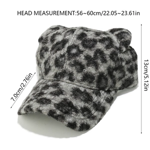 Dimensioni dettagliate del cappello leopardato in peluche con graziose orecchie da orso