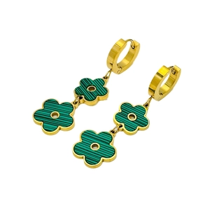 Retro gold earrings with green clover pendants in a minimalist double-flower drop design