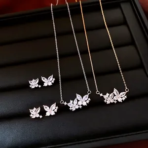 Elegante set gioielli farfalla placcato oro 18K con collana di cristallo e orecchini a lobo