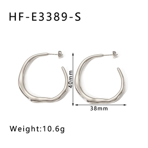 Detailed size chart of irregular C-shaped earrings with 40mm height and 38mm width