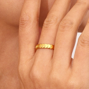 Women's 18K gold plated stainless steel fish scale band ring with chain disc design