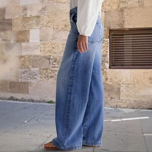 Jean vintage à taille haute et jambe large pour femme en bleu avec coupe droite et ample