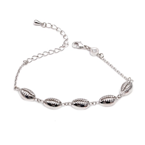 Elegant silver shell pendant bracelet with adjustable lobster clasp and zircon detail
