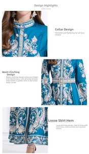 Detalle de vestido vintage azul con cuello alto, cinturón y estampado floral barroco