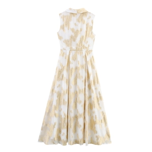 Robe blanche sans manches élégante avec imprimé doré et taille cintrée chic