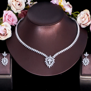 Ensemble de Bijoux Luxueux en Laiton et Zirconia pour Femmes Mariage Floral Taille Marquise Collier et Boucles d'Oreilles de Fête