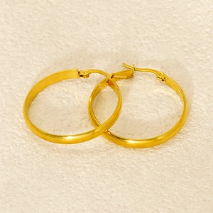 Classic 18k gold plated stainless steel hoop earrings with secure clasp closure