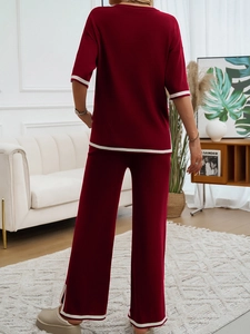 Vue arrière d'un ensemble en tricot avec haut à manches courtes et pantalon large
