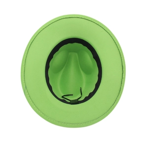 Vue détaillée de l'intérieur du chapeau fedora vert lime avec bandeau et cordon ajustable